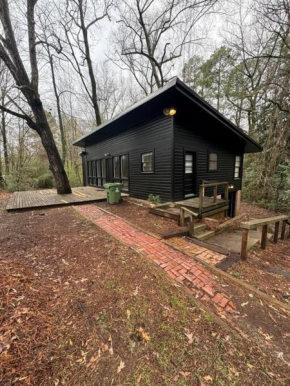 Creekside Cabin - 5 Mins from LA TECH and Sports Complex
